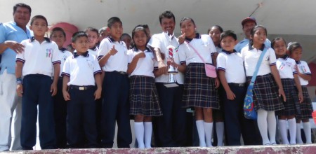 ganadores del concurso de Himno Nacional 2011-2012 
